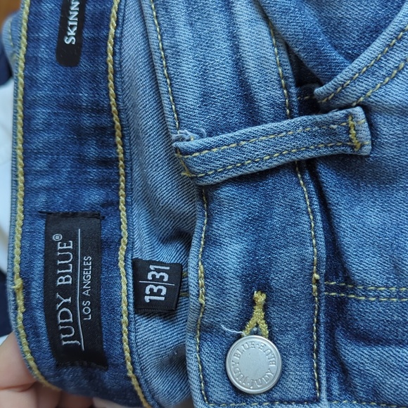 Judy Blue Jeans - Picture 1 of 5